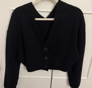 Zara Black V-Neck Cropped Cardigan Sweater Buttons  thumbnail 1