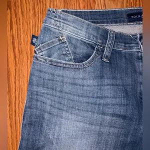 Vintage Rock & Republic Cropped Faded Blue Denim Ankle Jeans thumbnail 5