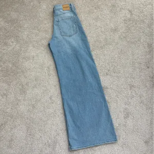 NWT Hollister high rise extreme baggy Jeans thumbnail 3