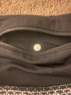 Lululemon Black White Pattern Shorts thumbnail 2