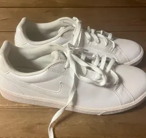 Nike Women’s court Royale triple white size 10 thumbnail 1