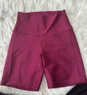 Aritzia 7” Biker Shorts thumbnail 1