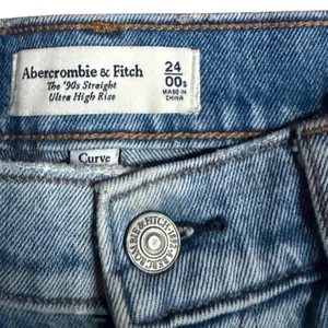 Abercrombie & Fitch Curve Love The 90s Straight Ultra High‎ Rise Jeans 24S thumbnail 3