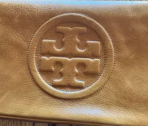 Tory Burch Bombe Tan Riva Leather Handbag with Strap and Gold Accents thumbnail 8