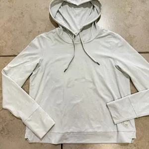VUORI Halo Essential Hoodie Womens Heathered Gray Crop Pullover Sweatshirt thumbnail 1