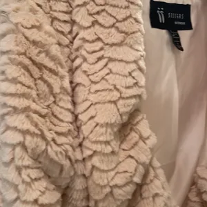 Faux Fur cropped coat thumbnail 6