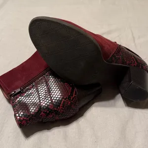 Vionic Burgundy Suede Snake Skin Block‎ Heel Bootie B37 thumbnail 8