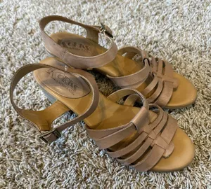 Korks Kork Ease Sandals Womens 8 Cilla Shoes Strappy Heel Tan Leather‎ Comfort thumbnail 1