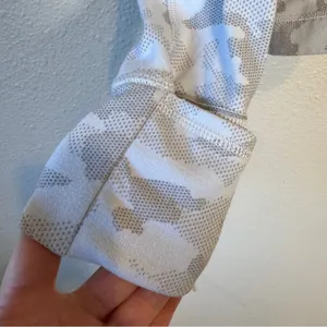 Lululemon Grey Camo Print Long Sleeve Shirt Womens 6 Athletic Fall Cozy Runners thumbnail 8
