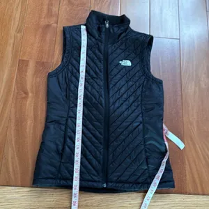 The‎ North Face Lightweight black Puffer Vest Size S thumbnail 10