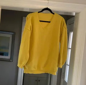 Ladies New Sweater Large Yellow thumbnail 1