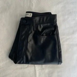 Abercrombie Curve Love vegan Leather Pants thumbnail 2