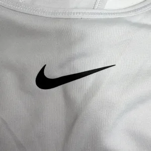 Nike XL Sports Bra Racerback Dri-FIT White Black Medium Support Activewear 2099 thumbnail 3