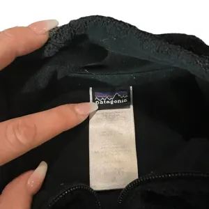 Patagonia‎ Women's Black Long Sleeve 1/4 Zip Size Medium thumbnail 2