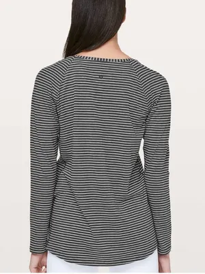 Lululemon Emerald Long Sleeve In Grey and White Sz 8 thumbnail 2