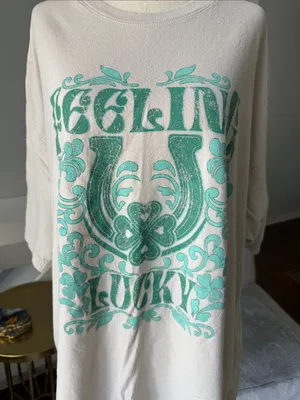 Foryeri Neutral Tee with Feeling Lucky Saint Patty’s front Graphic - Size M/L thumbnail 2