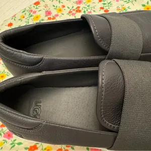 UGG Black Leather Flats thumbnail 6
