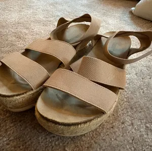 Pink sandals Size 7 thumbnail 1