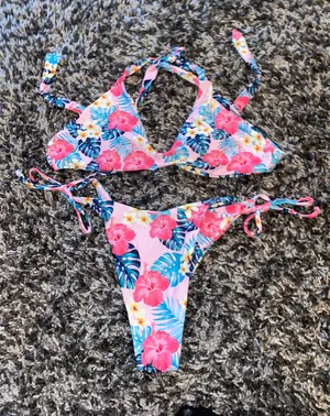 Bikini thumbnail 1