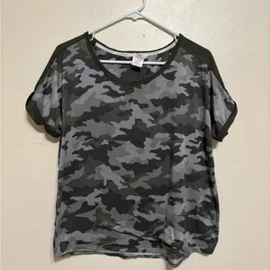 🪖 Lucky Brand Camo Print Soft Knit Tee – Size XL thumbnail 1