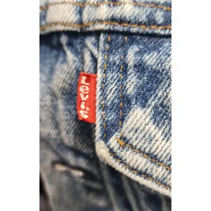 Vtg Levi's Denim Trucker Jacket Classic Fit Light Wash‎ Jean 40 Made in USA thumbnail 2