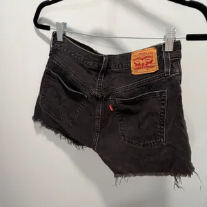 Levis 501 Original Cut Off Denim Shorts 27 Black High Waisted Button Fly Raw Hem thumbnail 3