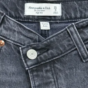 Abercrombie & Fitch Curve Love High Rise Dad Shorts Asymmetric CrissCross BLK 0 thumbnail 3