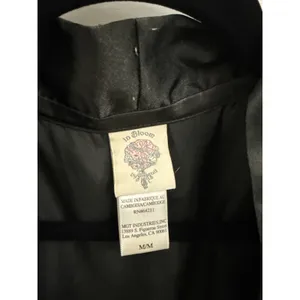 In Bloom by Jonquil Black Satin Tie Front Lace Trim Robe Size Women's Medium thumbnail 2