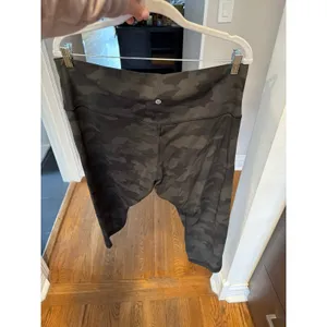 Lululemon Align™‎ High-Rise Pant 25" in a camo pattern 18 thumbnail 2