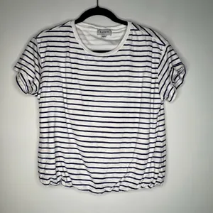 Evereve Stripe Bubble Hem T-Shirt Size Small thumbnail 2