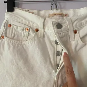Levi's Wedgie Straight White Jeans Button Fly Preppy Cotton Minimalist size 24 thumbnail 3