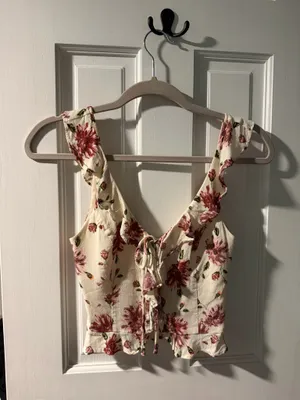 ASTR The Label Top Floral Crop thumbnail 3