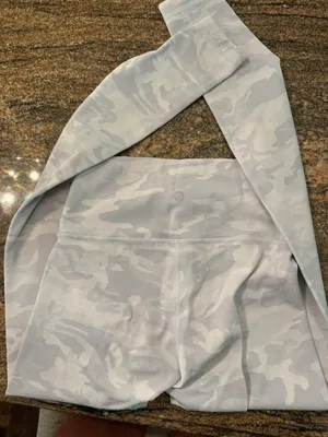 Lululemon Size 4 White Camo Leggings thumbnail 2