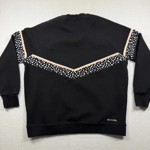 White Fox Active x Sarah’s Day Sweatshirt Womens Large Black Chevron Pullover thumbnail 6