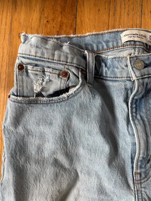 Abercrombie & Fitch Light Blue Relaxed distressed Straight mom Jeans 10 thumbnail 4