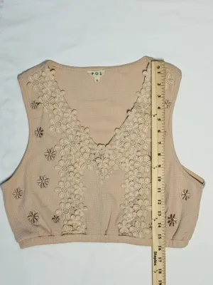 POL Women's Beige Waffle Knit Floral Embroidered Cropped Vest thumbnail 5