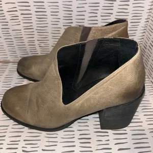 Free People Terrah Grey Leather Cut Block Heel Ankle‎ Booties Shoes Women 8.5 39 thumbnail 2