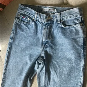 Tommy Hilfiger Vintage Classic Blue Light-Washed Denim Jeans Size 2 thumbnail 6
