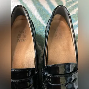 Naturalizer Black Patent Leather Milo Slip On Loafers thumbnail 5
