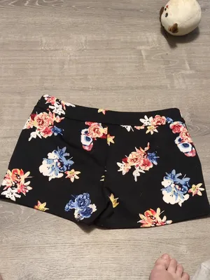 Express Floral Shorts Size 6 thumbnail 4