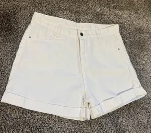 Women's White Shorts Size 14 thumbnail 1