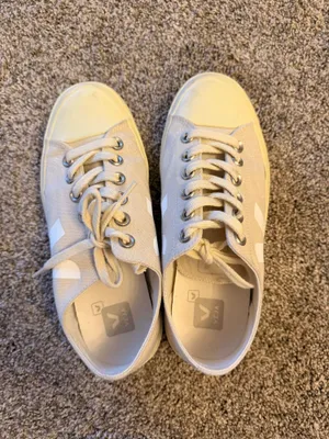 VEJA Sneakers thumbnail 2