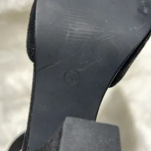 Black Suede Ankle Strap Platform Heels Size 7. B78‎ thumbnail 10