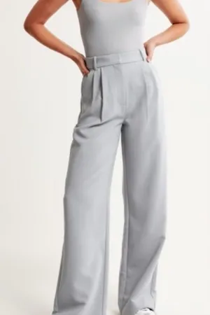 Abercrombie & Fitch Sloane Tailored Wide Leg Pleated Pants in Gray thumbnail 1