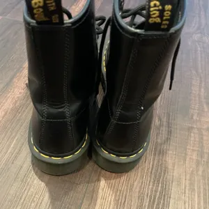 Dr. Martens 1460 Smooth Leather 8-Eye Combat Boots Black Yellow Stitch Size 7L thumbnail 8
