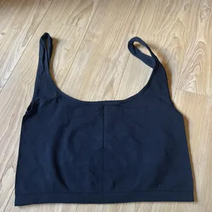Black Cropped Tank Top thumbnail 3