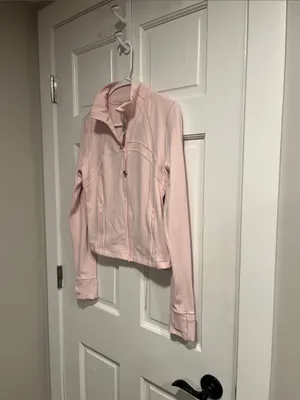 Lululemon Define Cropped Zip Up Jacket in Pink Size 8 thumbnail 2