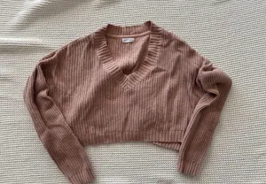 Full Tilt pink cropped sweater. Women’s M thumbnail 1