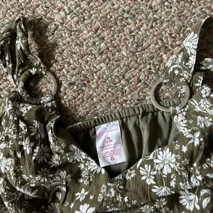 NOBO Green Flowy Floral Jumpsuit Women’s Size Medium (7-9) thumbnail 4