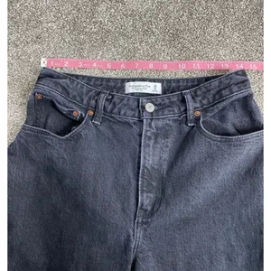 Abercrombie & Fitch The ‘90s Relaxed High Rise Jeans Black Wash Women’s Size 28 thumbnail 3